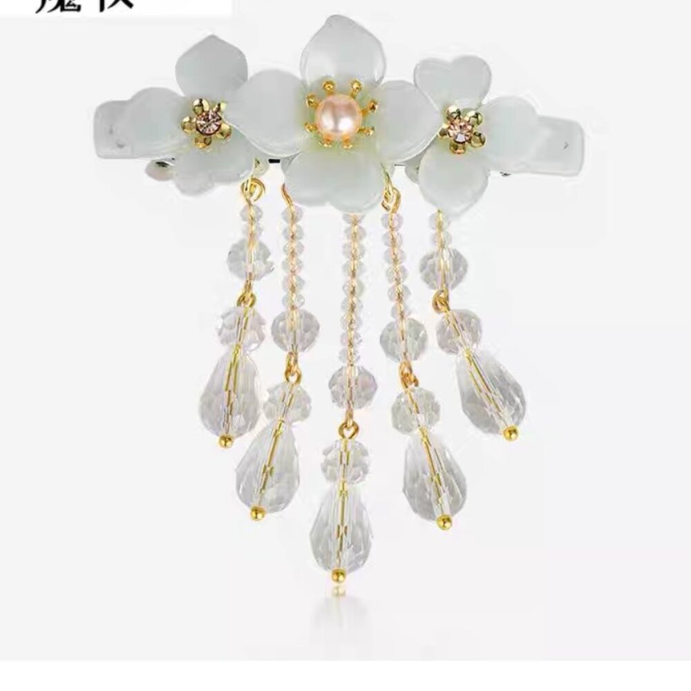 🌹New🌹 Elegant Flower Tassel Hair Clips with Glass and Pearl Decor